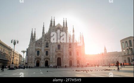 Mailänder Dom am Morgen, wenn die Sonne aufgeht Aufstieg Stockfoto