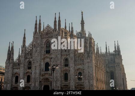 Mailänder Dom am Morgen, wenn die Sonne aufgeht Aufstieg Stockfoto