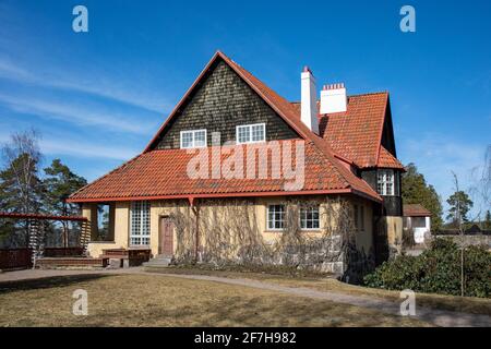 Teil von Hvitträsk, einem nationalen, romantischen Herrenhaus-Komplex und ehemaliger Wohnsitz des Architekten Eliel Saarinen, heute ein Museum, in Kirkkonummi, Finnland Stockfoto