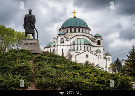 Die Kirche des Heiligen Sava, eine der größten orthodoxen christlichen Kirchen der Welt, und das Denkmal Karadjordje, dem Anführer des 1. Serbischen Aufstands (1804