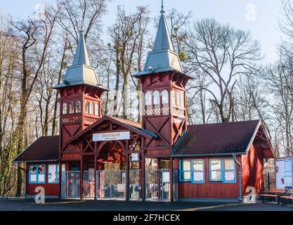 Der Eingang des Heviz Spa Gesundheitskomplexes. Der Heviz-See ist der zweitgrößte natürliche Thermalsee der Welt. Ungarn Stockfoto