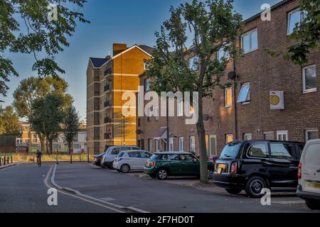 London, Großbritannien - 21. September 2020, Straßen von East London bei Sonnenuntergang. In Der Nähe Des Columbia Flower Market Stockfoto