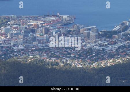 Panorama der Stadt Hobart, Tasmanien vom Mount Wellington aus gesehen. Stockfoto