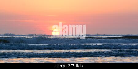Sonnenaufgang über dem Meer - Dayona Beach, Florida Stockfoto
