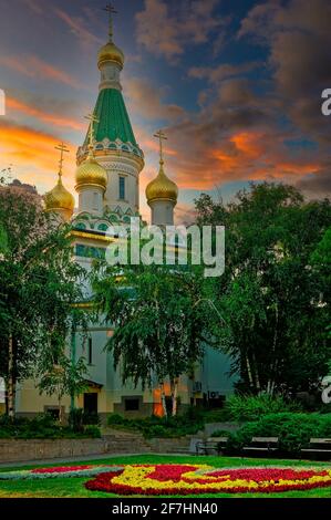 Kirche des Wundertäters Nikolaus in Sofia, Bulgarien bei Sonnenuntergang Stockfoto