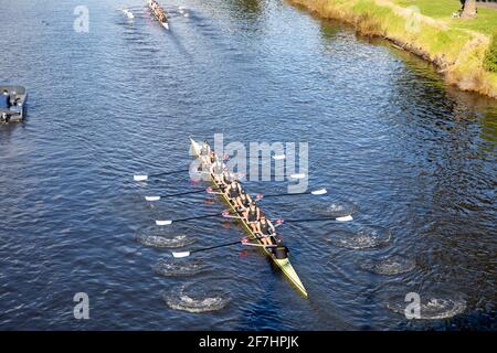 Ruderboot und Team auf dem yarra River in Melbourne Stadtzentrum, Victoria, Australien Stockfoto