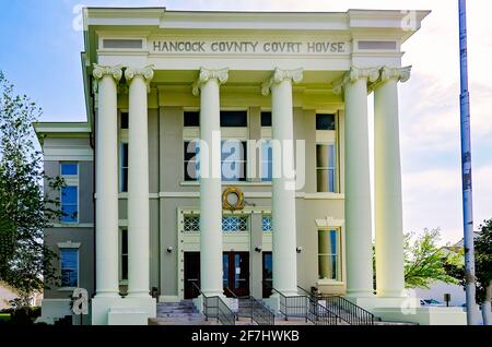 Das Hancock County Courthouse ist am 3. April 2021 in Bay Saint Louis, Mississippi, abgebildet. Das neoklassische Gerichtsgebäude wurde 1911 erbaut. Stockfoto