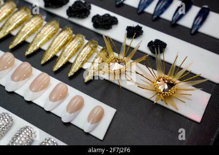 Backstage in der BLONDES x Moulin Rouge Spring 2020 Collection mit Nägeln von Creative Nail Design CND, die am Montag, 9. September 2019, im Al Hirschfeld Theater in New York City während der NYFW The Shows stattfand. Jennifer Graylock-Graylock.com Stockfoto