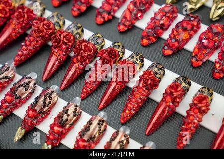 Backstage in der BLONDES x Moulin Rouge Spring 2020 Collection mit Nägeln von Creative Nail Design CND, die am Montag, 9. September 2019, im Al Hirschfeld Theater in New York City während der NYFW The Shows stattfand. Jennifer Graylock-Graylock.com Stockfoto