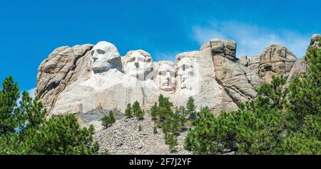 Panorama der geschnitzten Präsidenten Gesichter des Mount Rushmore Nationaldenkmals, South Dakota, Vereinigte Staaten von Amerika (USA). Stockfoto