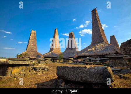 Manchmal hört man von den Dorfbewohnern, dass Vertrauen in ihr Dorf herrscht. Es ist Ihnen nicht gestattet, die Flussmündung zum nächsten Dorf Wainya zu überqueren Stockfoto