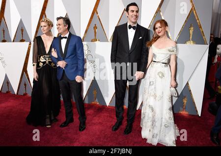 Sunrise Coigney, Mark Ruffalo, Sacha Baron Cohen, Isla Fisher kommt zur 88. Oscar-Verleihung, die am Sonntag, den 28. Februar 2016 im Dolby Theater in Hollywood, Kalifornien, stattfand. Foto von Jennifer Graylock-Graylock.com 917-519-7666 Stockfoto