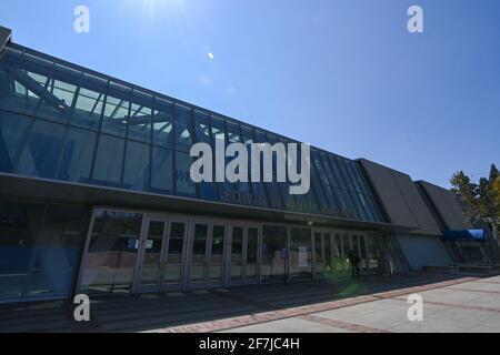 Allgemeine Gesamtansicht des Edwin W. Pauley Pavilion vor einem NCAA-Basketballspiel, Samstag, 6. März 2021 in Los Angeles. USC besiegte UCLA 64-63. (D Stockfoto