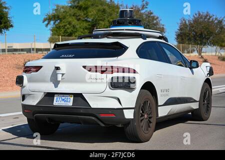 Ein Waymo-Fahrzeug wird am Montag, den 08. März 2021 in Phoenix, Arizona, auf der Straße gesehen. Früher ist das Google-Auto-Projekt selbstfahrende zielt darauf ab, sel zu bauen Stockfoto