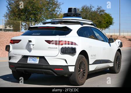 Ein Waymo-Fahrzeug wird am Montag, den 08. März 2021 in Phoenix, Arizona, auf der Straße gesehen. Früher ist das Google-Auto-Projekt selbstfahrende zielt darauf ab, sel zu bauen Stockfoto