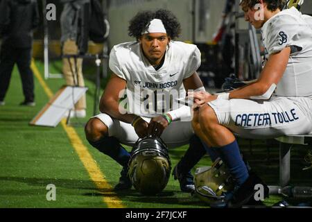 St. John Bosco Braves Quarterback Pierce Clarkson (10) während eines Highschool-Fußballspiels, Samstag, 20. März 2021 in Santa Ana, Kalifornien, St. John Bosco Stockfoto