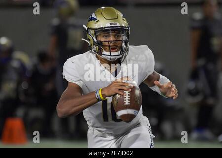 St. John Bosco Braves Quarterback Pierce Clarkson (10) während eines Highschool-Fußballspiels, Samstag, 20. März 2021 in Santa Ana, Kalifornien, St. John Bosco Stockfoto