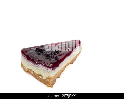 Blaubeerkäse Pie, eine Nahaufnahme von hausgemachten Beeren Käsekuchen Bäckerei Dessert isoliert auf weißem Hintergrund. Stockfoto