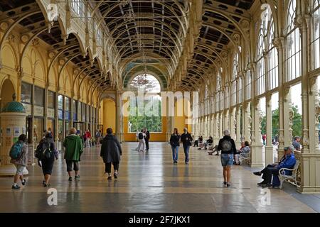 Marianske Lazne, Tschechische Republik - August 10 2019: Innenansicht der wichtigsten Kurkolonnade, Symbol der Stadt Stockfoto
