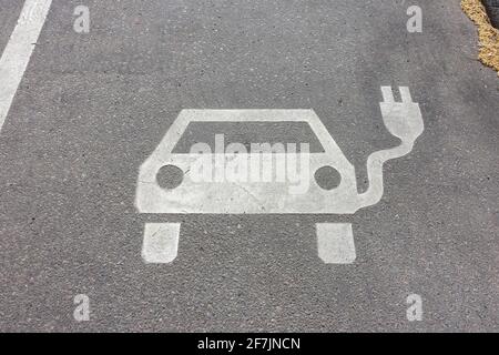 Piktogramm, Parkplatz vor eine Ladestation für Elektroautos, Berlin, Deutschland, Stockfoto