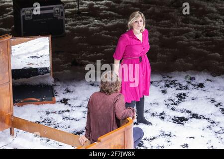 Die Sängerin Carmen Giannattasio und Markus Werba spielen in der Oper "Il crepuscolo dei Sogni" (das Twilight der Träume), Teatro Massimo, Palermo, Sizil Stockfoto