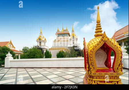 Der wunderschöne Thai-buddhistische Tempel ist ein heiliger Ort für das thailändische Volk. Stockfoto