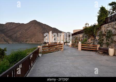 Al Rafisah Damm, Khorfakkan, Vereinigte Arabische Emirate 22. März 2021, die Aussicht und um den Al Rafisah Damm, in der Nähe von Wadi Shis in den Hajar Bergen Stockfoto