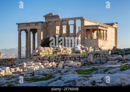 Tempel von Erechtheion antiker griechischer Tempel in der Akropolis von Athen, Griechenland Stockfoto