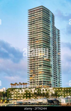 Apartmenthäuser, Stadtlandschaft, Uferpromenade, Miami City, Florida, USA Stockfoto