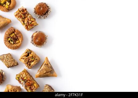 Auswahl an Ramadan Dessert Baklava isoliert auf weißem Hintergrund Stockfoto