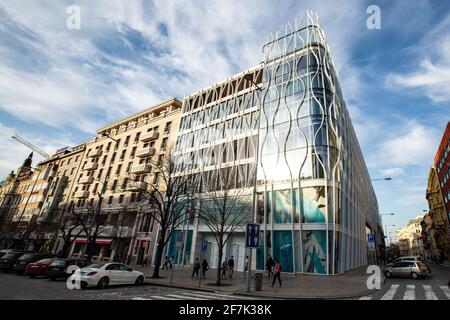 Das neu erbaute Flow Building an der Ecke des Wenzelsplatzes und der Opletalova Straße, wo sich das erste Primark-Geschäft in der Tschechischen Republik befindet Stockfoto