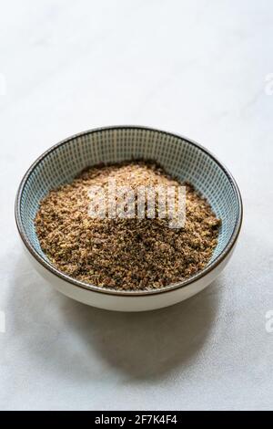 Leinsamen-Pulver. Leinsamen. Linum Usitatissimum. Einsatzbereit. Stockfoto