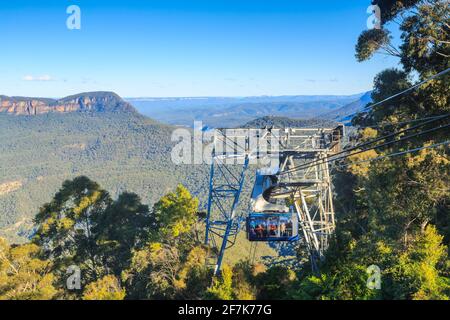 „Scenic World“-Seilbahnen, die aus dem Jamison Valley in den Blue Mountains, New South Wales, Australien, ragen Stockfoto