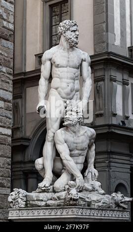 Italien, Toscana, Florenz. Piazza Della Signoria. Herkules und Cacus, Skulptur von Bacio Bandinelli Stockfoto