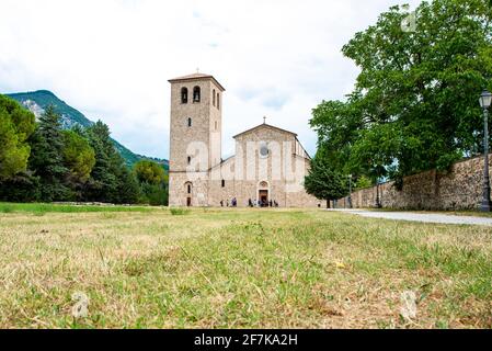 Isernia, Molise, Italien: Abbazia di San Vincenzo al Volturno - Basilica Nuova (Castel San Vincenzo) Stockfoto