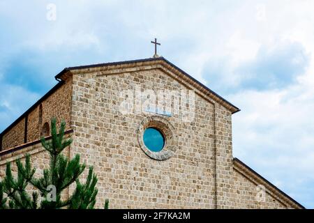 Isernia, Molise, Italien: Abbazia di San Vincenzo al Volturno - Basilica Nuova (Castel San Vincenzo) Stockfoto