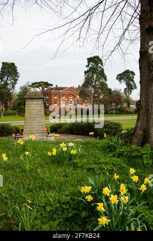 Sidcup Manor House & war Memorial. Stockfoto