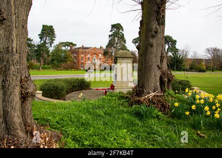 Sidcup Manor House & war Memorial. Stockfoto