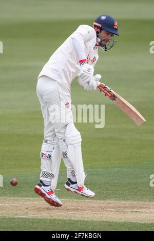 Essex's Sir Alastair Cook während des LV= Insurance County Championship-Spiels auf dem Essex County Ground, Chelmsford. Bilddatum: Donnerstag, 8. April 2021. Stockfoto