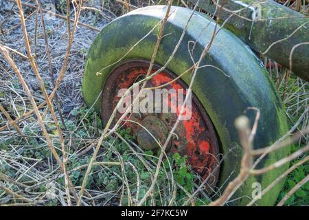 Vintage, Massey Ferguson, Traktor, vintage Traktoren, landwirtschaftlich, Markentraktor, Außendienst, Viehzucht, Arbeitstier, Marktführer, Rot. Stockfoto