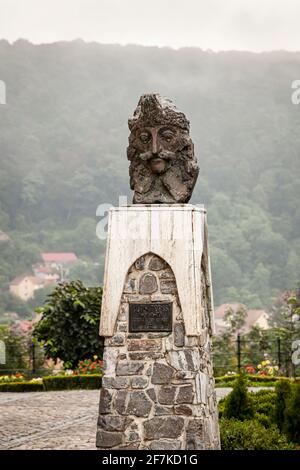 Statue von Vlad Ţepeş, auch bekannt als Vlad der Impaler oder Vlad Dracula, in Sighişoara in Siebenbürgen, Rumänien Stockfoto