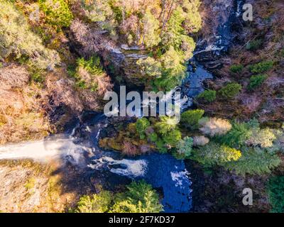 Plodda Falls in der Nähe von Tomich in Strath Glass. Die Wasserfälle stürzte 46m vom Allt na Bodachan in den Abhainn Deabhag, selbst ein Nebenfluss zum Fluss GL Stockfoto