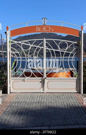 Geschlossene Strandbar am Comer See, Italien Stockfoto