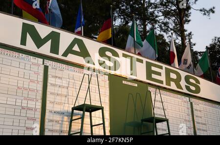 Augusta, Usa. April 2021. Die Hauptpunktzahl wird am ersten Tag des Masters 2021 im Augusta National Golf Club in Augusta, Georgia, am Donnerstag, dem 8. April 2021, gesehen. Foto von Kevin Dietsch/UPI Credit: UPI/Alamy Live News Stockfoto