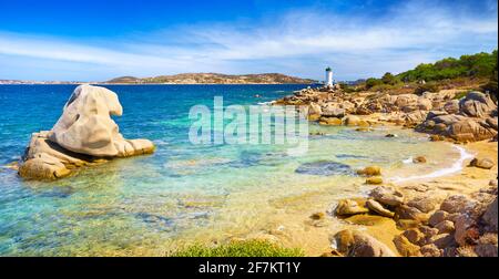 Palau, Blick auf Leuchtturm, Costa Smeralda, Insel Sardinien, Italien Stockfoto