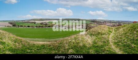 Panorama-Landschaft von der Spitze des Castle Hill in Mere Looking North in Mere, Wiltshire, Großbritannien Stockfoto