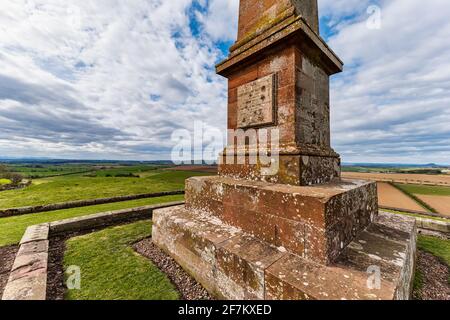 Viktorianisches Balfour-Denkmal auf einem Hügel mit Blick auf die Landschaft, Blaikie Heugh, East Lothian, Schottland, Großbritannien Stockfoto