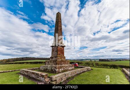 Viktorianisches Balfour-Denkmal auf einem Hügel aus Sandstein, Blaikie Heugh, East Lothian, Schottland, Großbritannien Stockfoto