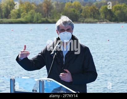 Varese, Italien. April 2021. Varese, Italien Pressekonferenz zur 2021 Vorstellung der europäischen olympischen und paralympischen kontinentalen Qualifikationsregatta und der europäischen Rudermeisterschaften 2021, an der Davide Galimberti, Bürgermeister von Varese und Präsident des Organisationskomitees, Francesco Cattaneo, technischer Direktor des italienischen nationalen Ruderteams, Matt Smith FISA Executive Director auf dem Foto: Davide Galimberti, Bürgermeister von Varese und Präsident des Organisationskomitees Kredit: Independent Photo Agency/Alamy Live News Stockfoto