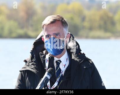 Varese, Italien. April 2021. Varese, Italien Pressekonferenz zur 2021 Vorstellung der europäischen olympischen und paralympischen kontinentalen Qualifikationsregatta und der europäischen Rudermeisterschaften 2021, an der Davide Galimberti, Bürgermeister von Varese und Präsident des Organisationskomitees, Francesco Cattaneo, technischer Direktor des italienischen nationalen Ruderteams, Matt Smith FISA Executive Director auf dem Foto: Matt Smith FISA Executive Director Credit: Independent Photo Agency/Alamy Live News Stockfoto